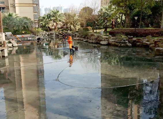 海拉尔景观池淤泥清理