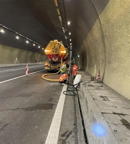 海拉尔隧道排水渠清淤